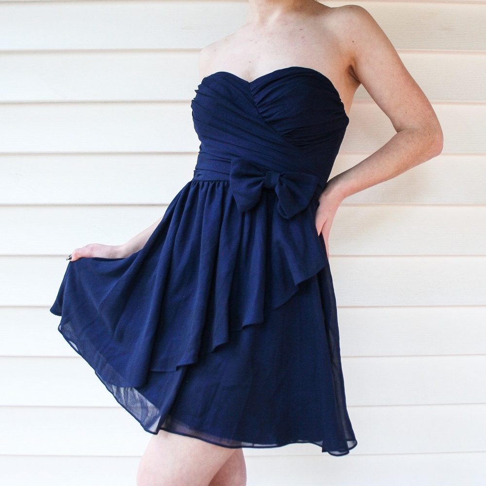 3/4 Navy Strapless Shimmery Party Dress